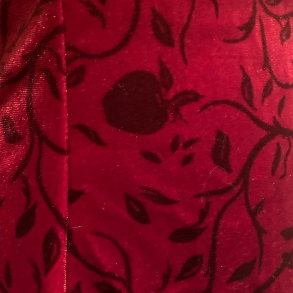 🍎“Once Upon a Time” Regina Red Velvet Apple & Vine Design Dress Hot Topic - Picture 3 of 12
